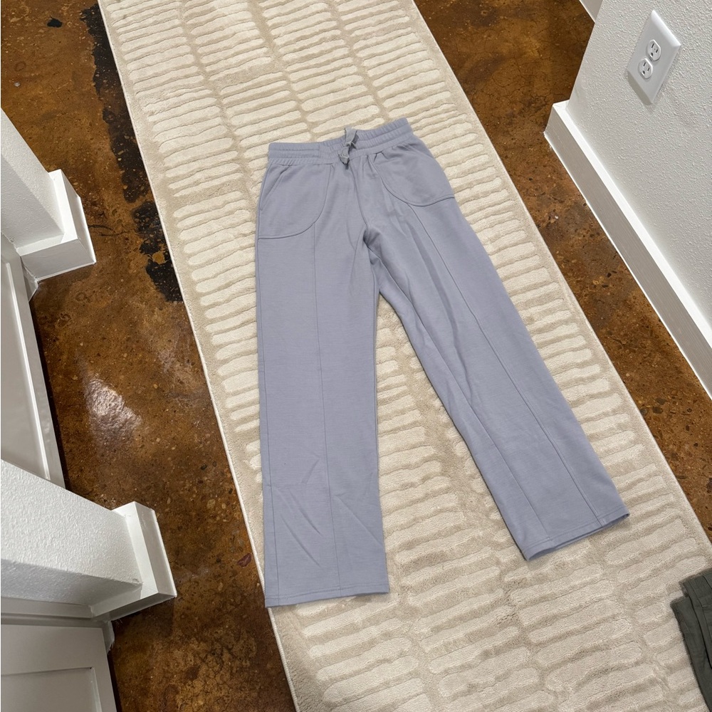Duck Camp Women’s gray sweat pants